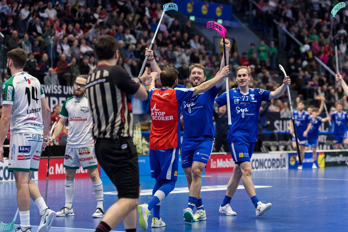 Joie de Zug United, Simon Laubscher (SV Wiler-Ersigen), le toppscorer Michal Dudovic (SV Wiler-Ersigen), le toppscorer Albin Sjoegren (Zug United), Manuel Staub (Zug United), Sami Johansson (Zug United), pendant la SuperFinale Masculine de Unihockey, le dimanche 21 avril 2024 a la BCF Arena, a Fribourg (Bastien Gallay / GallayPhoto)