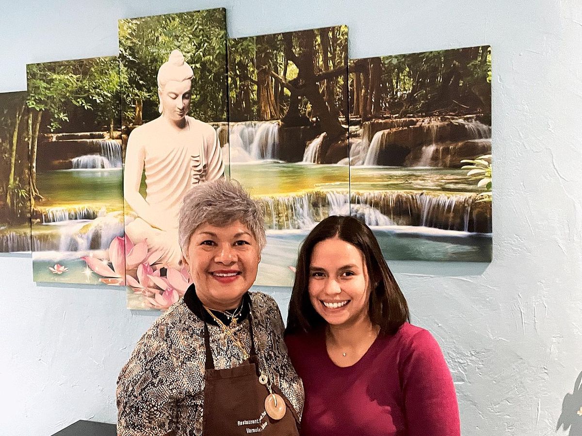Kim Dinh et sa fille Maria dans leur décor simple.