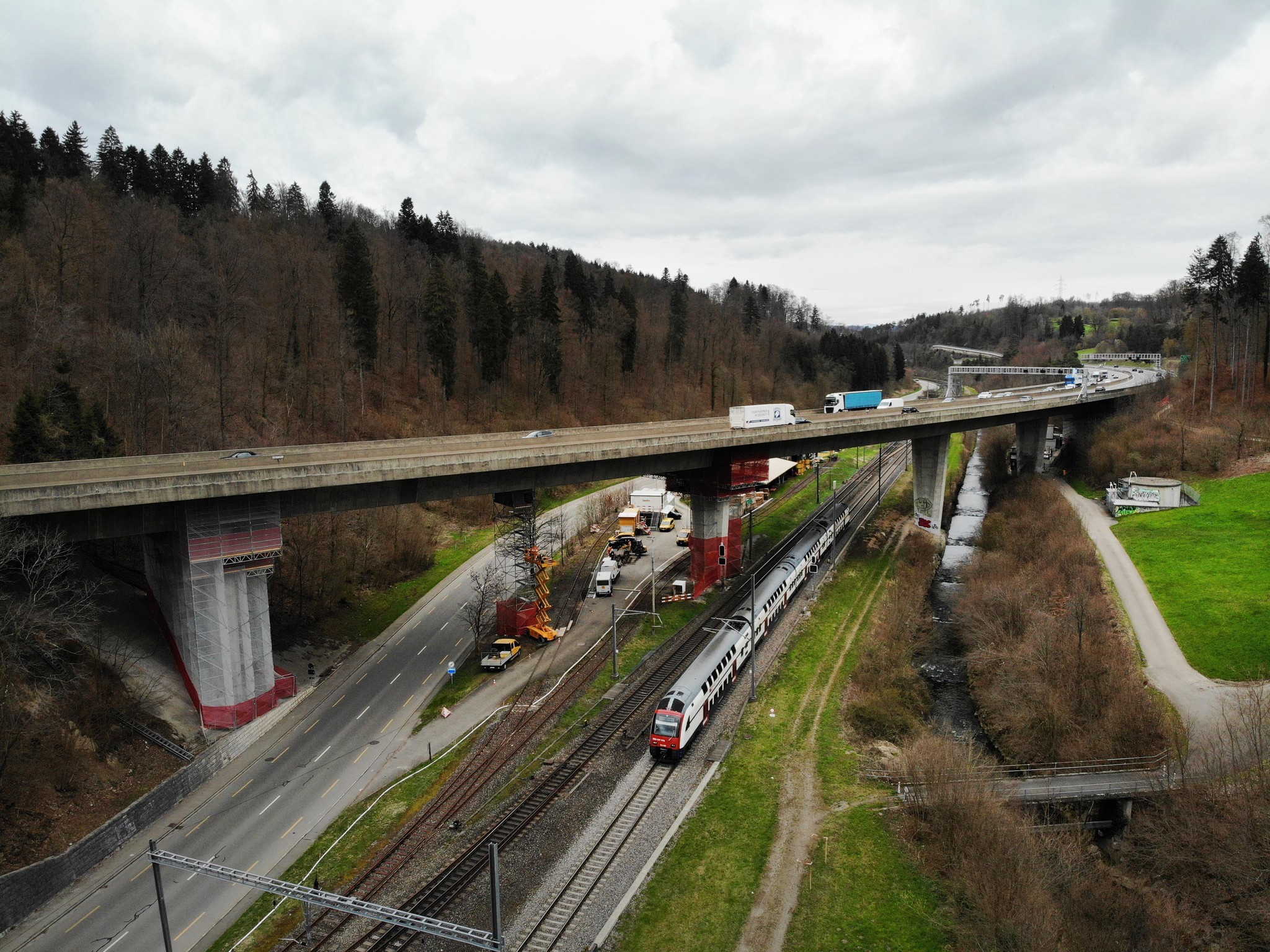 Die A1 Autobahnbruecke in Kemptthal wird saniert. Foto: Madeleine Schoder