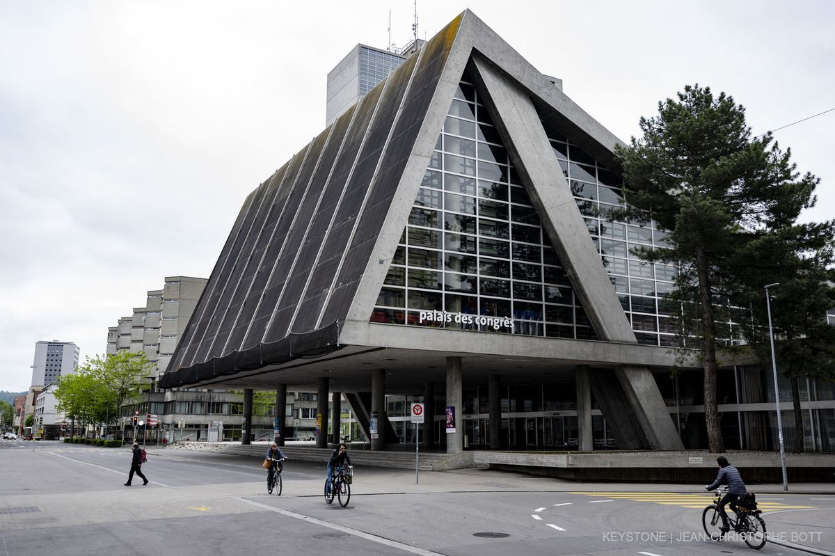 Le Palais des Congres est photographie le jeudi 9 mai 2024 a Bienne dans le canton de Berne. (KEYSTONE/Jean-Christophe Bott)