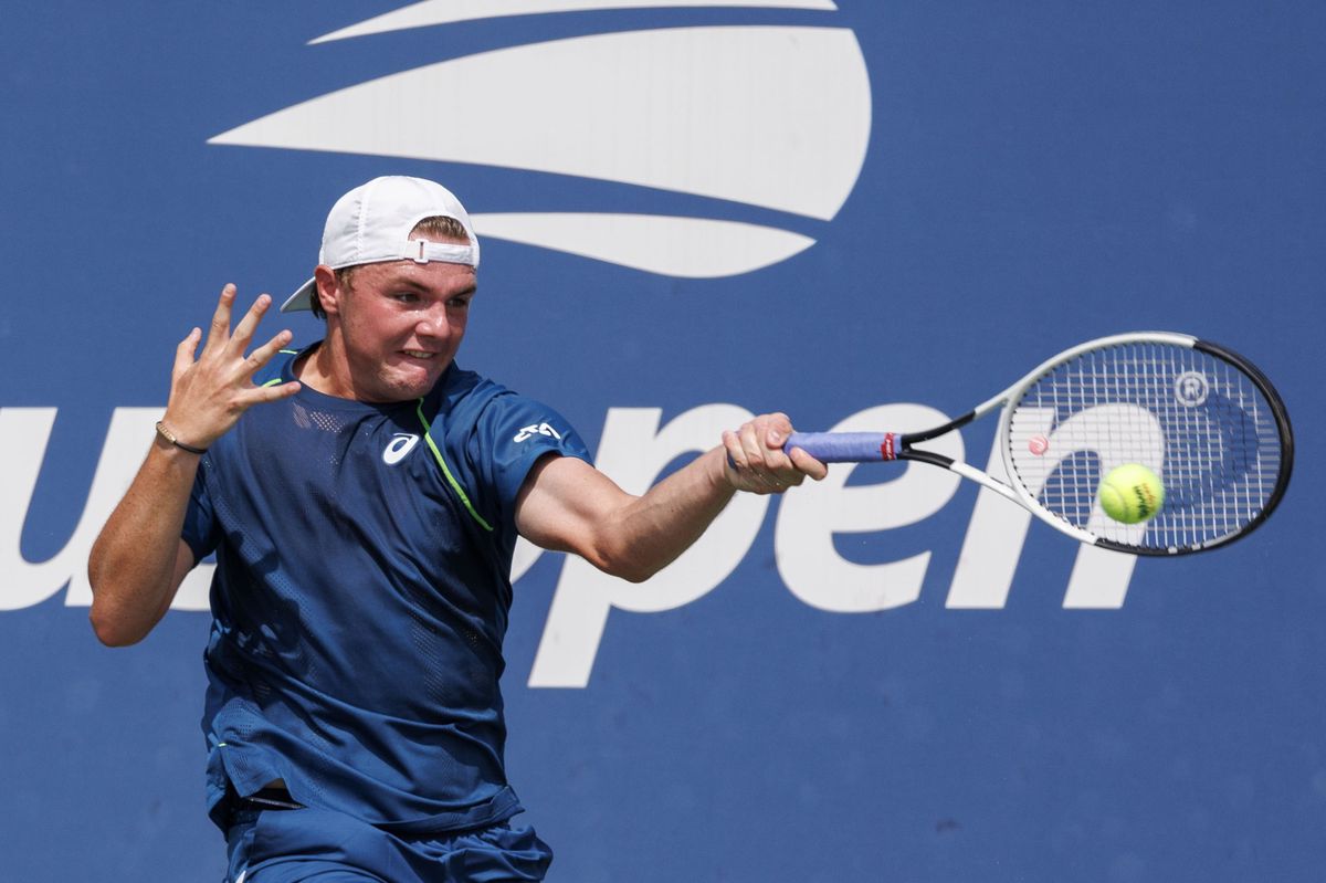 epa11565791 Dominic Stephan Stricker of Switzerland in action against Francisco Comesana of Argentina (unseen) during their first round match of the US Open Tennis Championships at the USTA Billie Jean King National Tennis Center in Flushing Meadows, New York, USA, 26 August 2024. The US Open tournament runs from 26 August through 08 September.  EPA/SARAH YENESEL