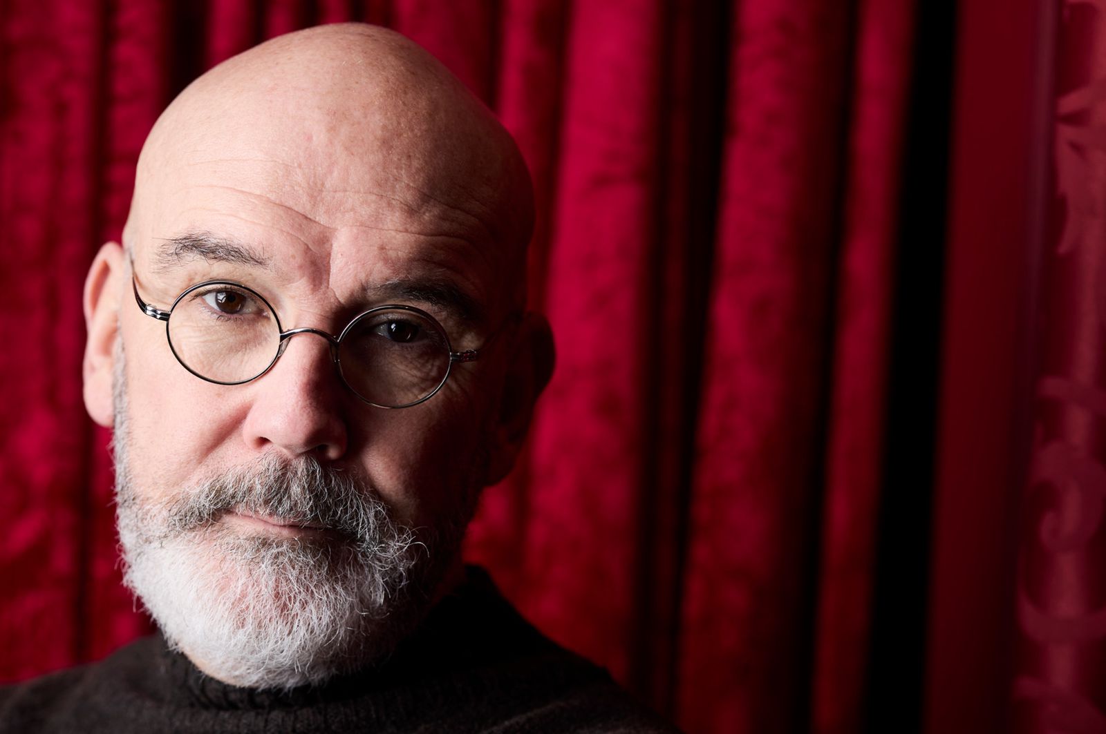 Portrait du comédien Fabian Ferrari au théâtre du Bateau-Lune.