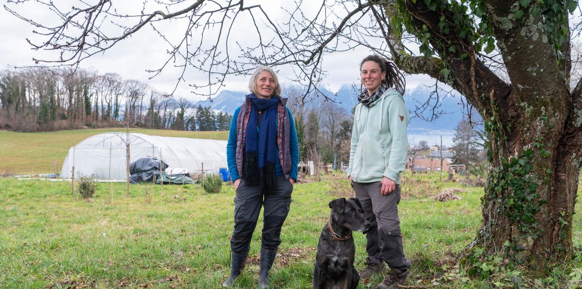 Lolita Genisio et Tania Zinoviev à la microferme La Rocambole, à Saint-Légier.