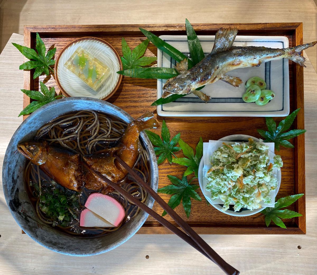 Les reproductions en plastique peuvent aussi aider à commander plus facilement si les restaurants n’ont que des menus en japonais. 