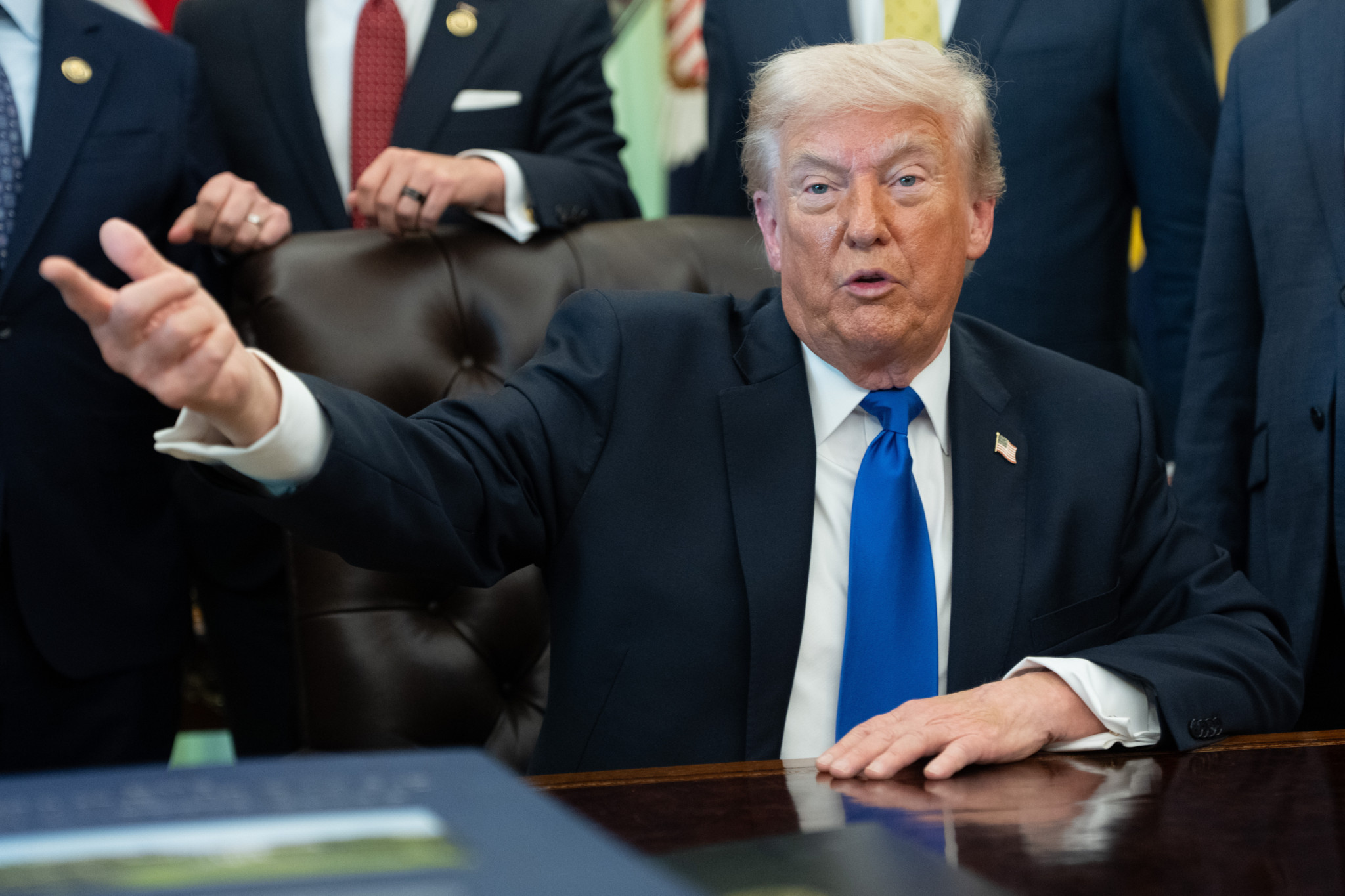 Droits de douane américains: Trump veut taxer les véhicules européens à 25%