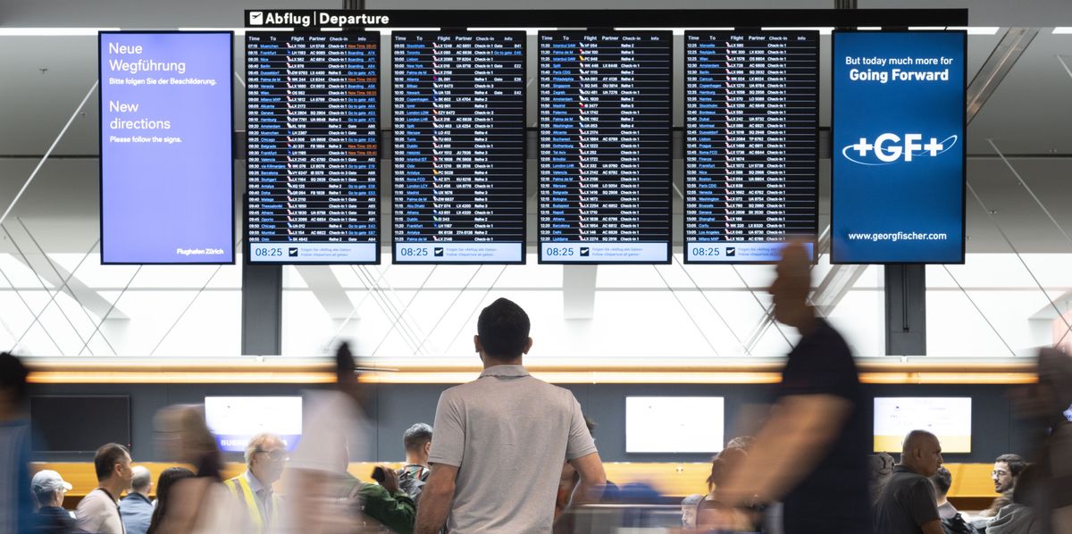 Des passagers à l’aéroport de Zurich – Kloten, le 23 juillet 2024.