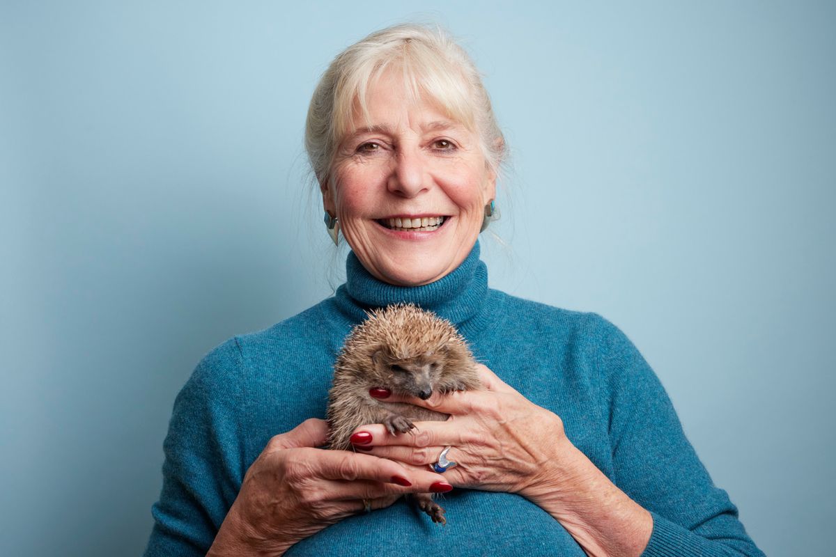 Vernier, le 6 décembre 2023. Mon animal et moi : Christina Meissner et Rambouillette, une de ses hérissons en convalescence. POUR LE WEB.   Photo Yvain Genevay / Le Matin Dimanche