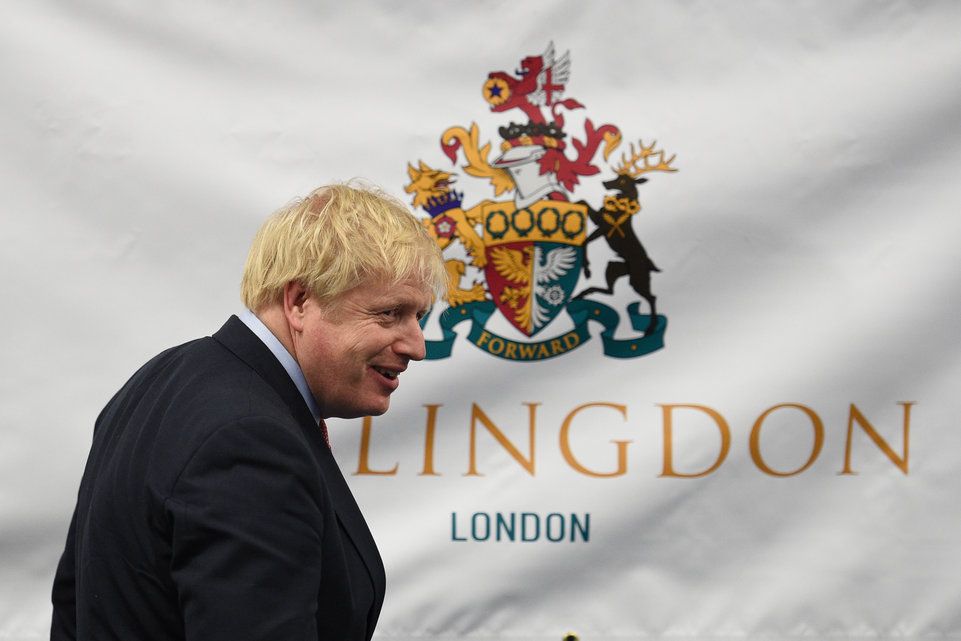 La large victoire promise au Premier ministre conservateur britannique Boris Johnson aux législatives lui laisse les coudées franches pour définir quel type de Brexit il compte mettre en oeuvre, en restant plus ou moins proche de l'UE. (Vendredi 13 décembre 2019)