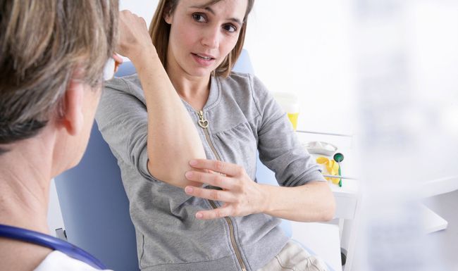 Woman at hospital consultation Woman at hospital consultation. model release Copyright: xBRUNOx/xIMAGExPOINTxFRx/xBSIPx 008145_008 ,model released, Symbolfoto