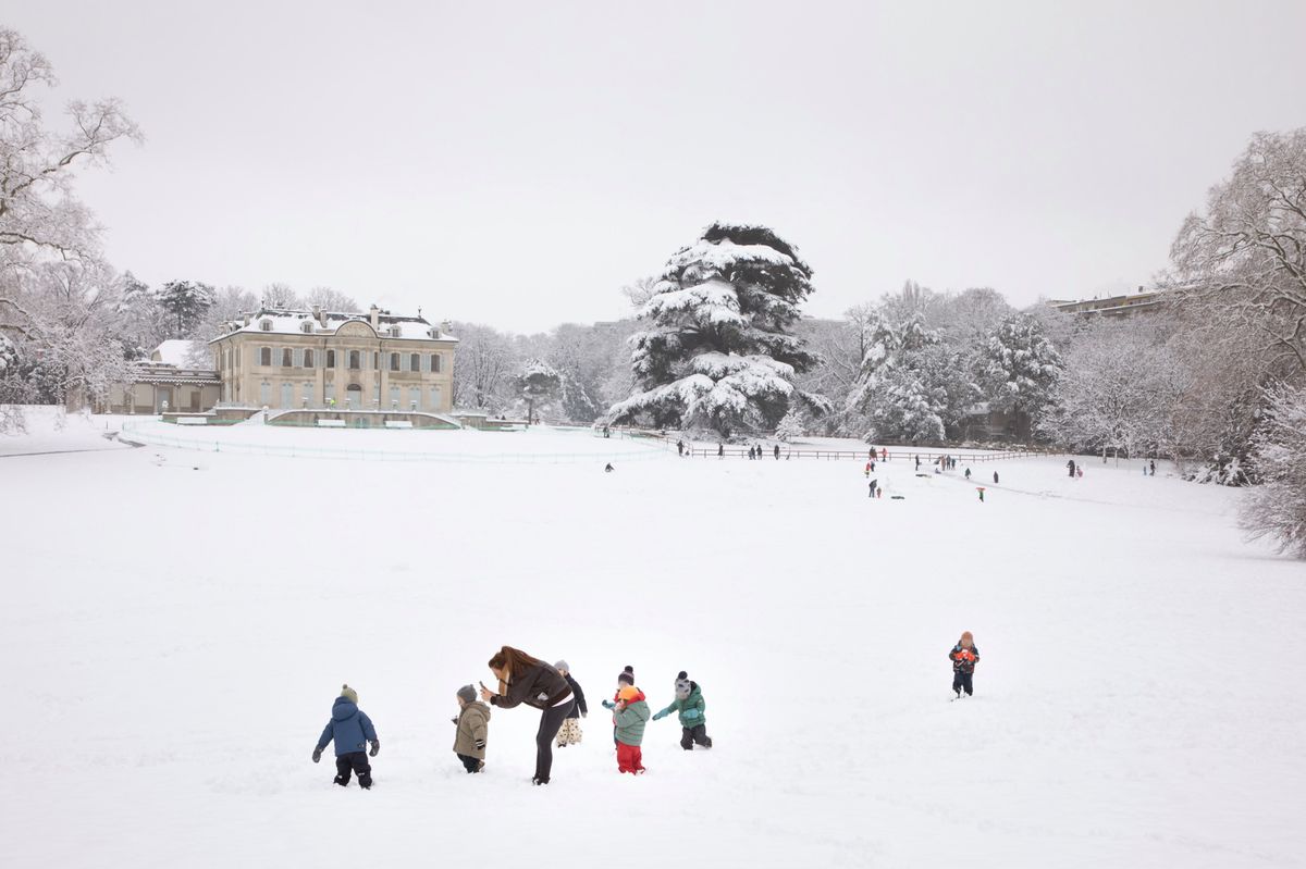 Genève le 10.01.2024,  Parc des Eaux-Vives, une matinée avec des enfants en congé dans une Genève devenue leur terrain de jeux grâce à la neige © Georges Cabrera