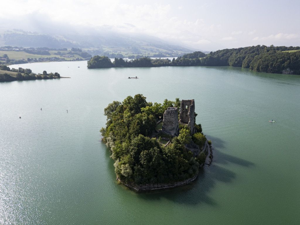 Unfall-am-Greyerzersee-22-J-hriger-st-rzt-auf-der-le-d-Ogoz-zehn-Meter-von-einem-Turm