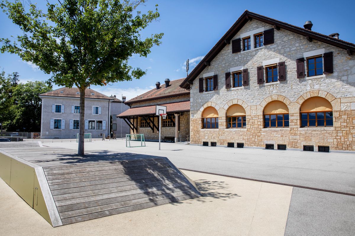 Geneve, le 26 juin 2022. Ecole Primaire de Russin et son preau d ecole. © Magali Girardin
