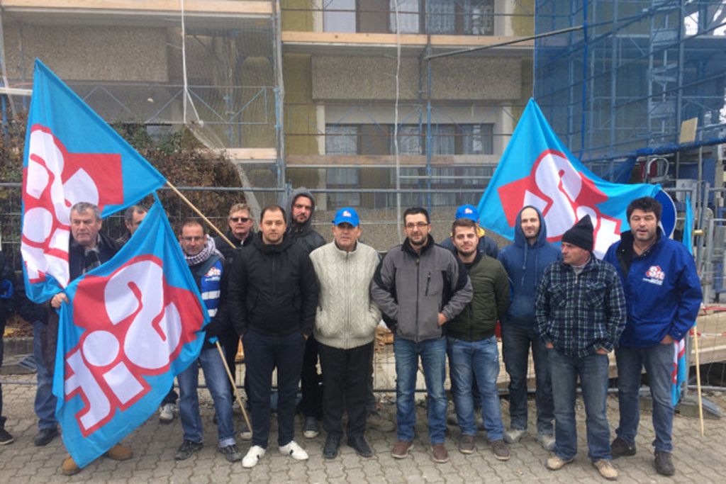 Les ouvriers grévistes reprennent le travail