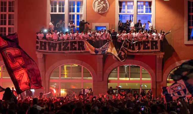 Die fcz Meisterfeier auf dem Helvetiaplatz