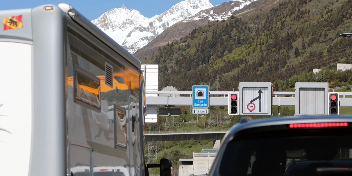 Bis-zu-90-Minuten-Wartezeit-Elf-Kilometer-Stau-am-Gotthard-Nordportal