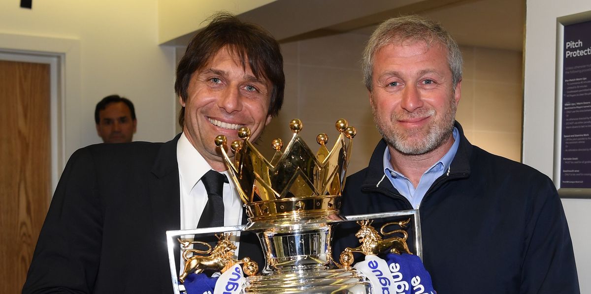 LONDON, ENGLAND - MAY 21: Antonio Conte, Manager of Chelsea and Roman Abramovich, Chelsea owner pose with the Premier League Trophy in the changing room after the Premier League match between Chelsea and Sunderland at Stamford Bridge on May 21, 2017 in London, England.  (Photo by Darren Walsh/Chelsea FC via Getty Images)
