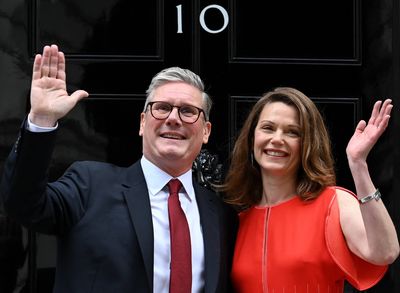 New home address 10 Downing Street: new Prime Minister Keir Starmer and his wife Victoria.