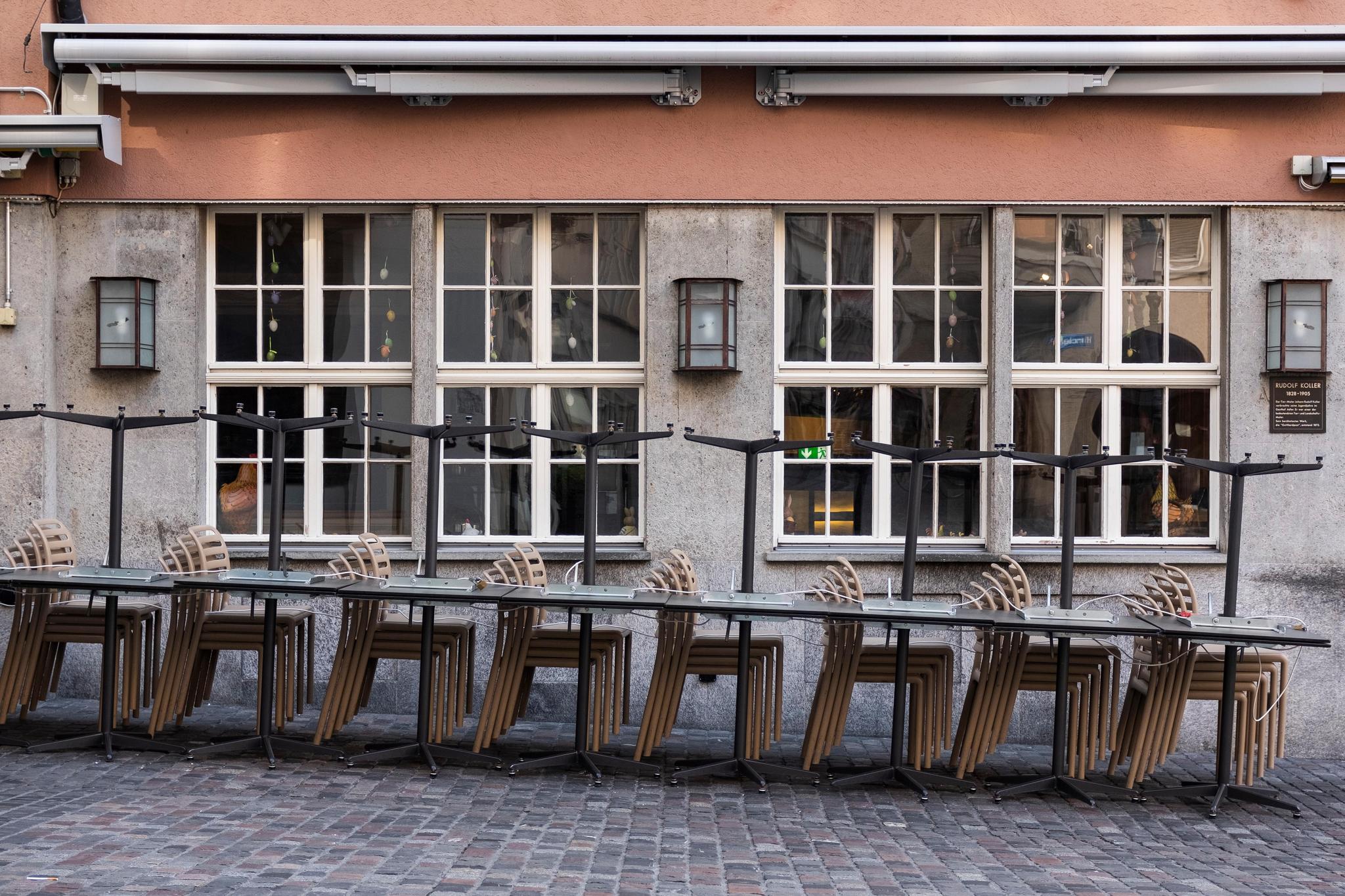 Das Swiss Chuchi Restaurant am Hirschenplatz während des Lockdowns. Ohne Gäste keine Einnahmen, viele Gastrobetriebe sind akut von der Schliessung bedroht. 

