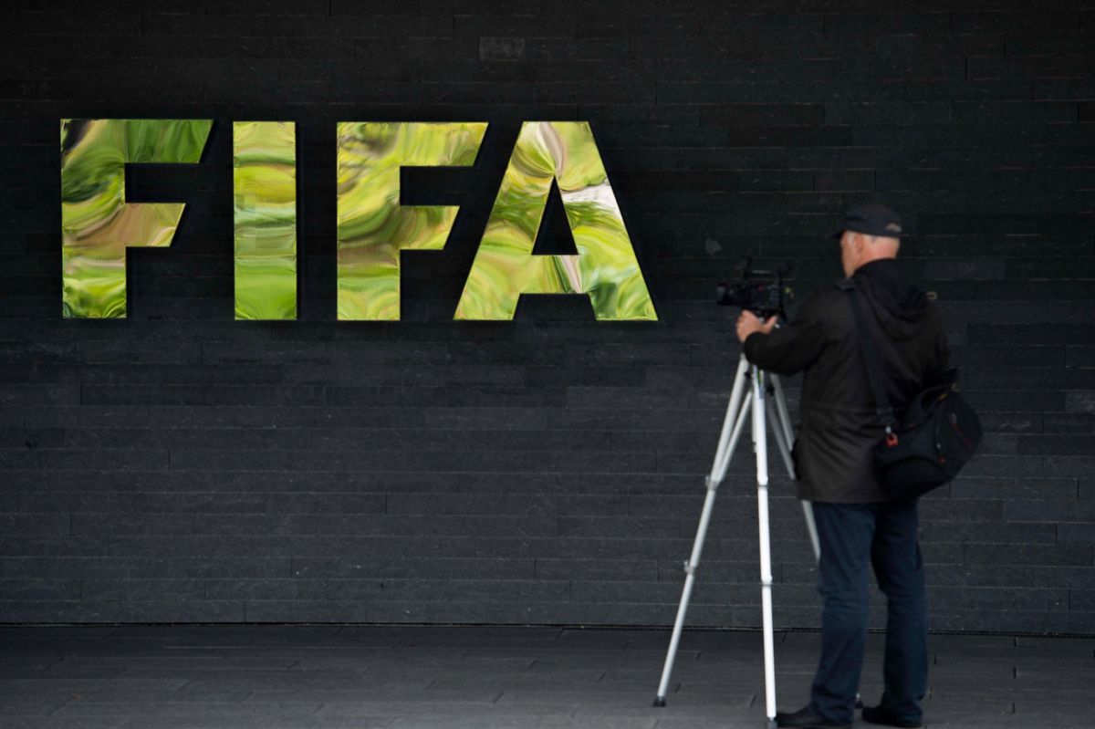 En 28 prêts successifs passés entre 2017 et 2022, la capitale vaudoise a emprunté au total deux fois plus que Genève auprès du géant du foot.