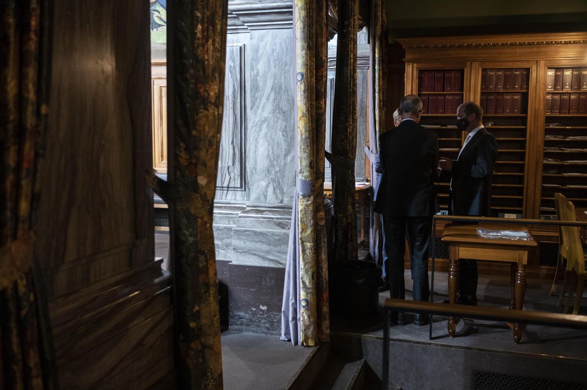 Beat Rieder (à droite), un des meneurs de la fronde contre la révision de la LBA, avec des collègues du Conseil des Etats en mai 2021. 