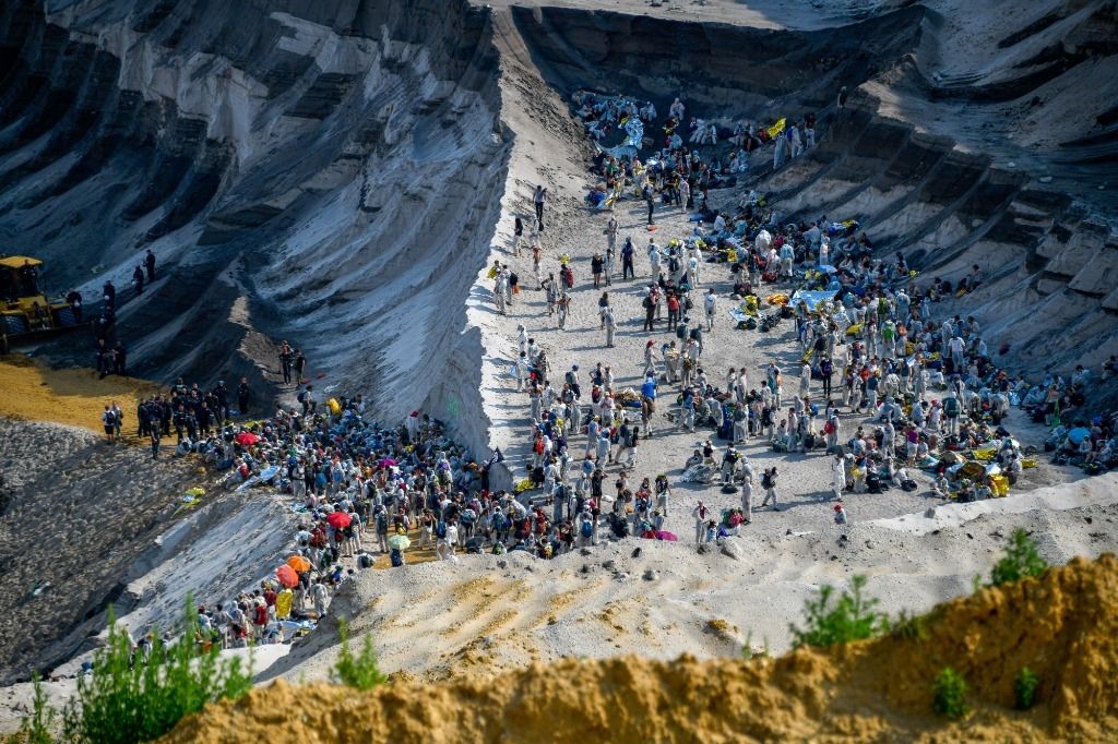 Une mine occupée par des militants écologistes