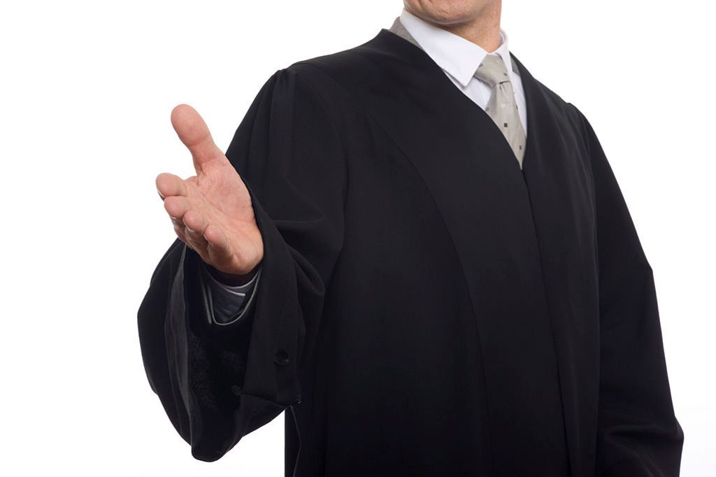 Aux yeux de l’Etat, les avocats coûtent trop cher