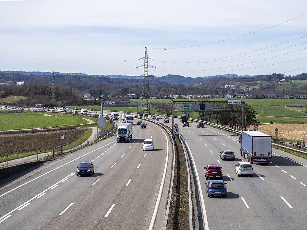 Hier plant das Bundesamt für Strassen die Autobahn von sechs auf acht Spuren zu erweitern. (Archivbild)