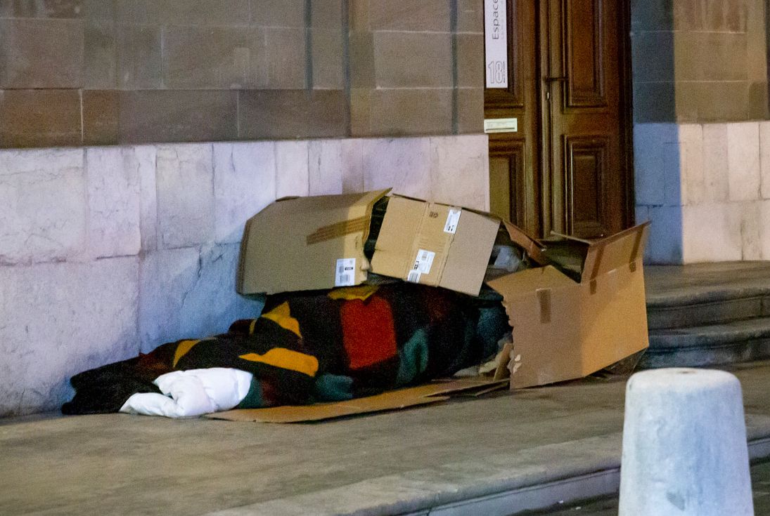 Geneve, le 16 avril 2021. Des personnes sans-abri dorment chaque nuit au centre ville. © Magali Girardin.