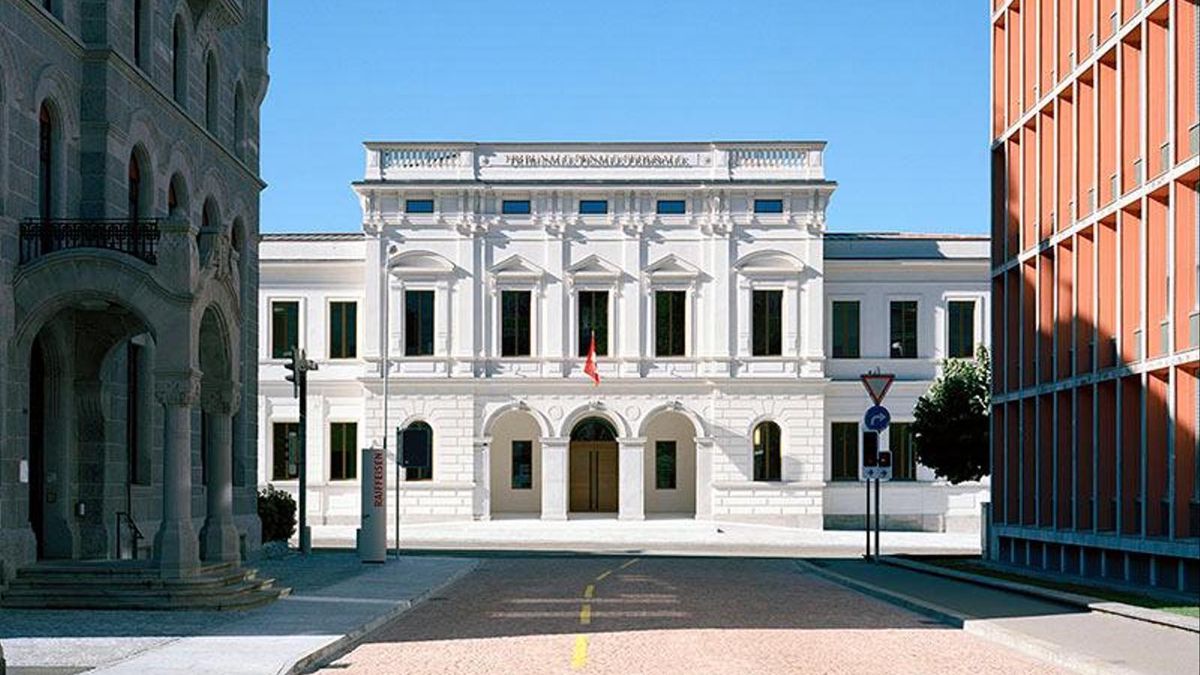 Kantonspolizei Schwyz Mitarbeiter Angeklagt wegen mehrerer Delikte - Ex-Logistikchef der Kapo Schwyz droht  Gefängnis für mehrere Jahre - 20 Minuten