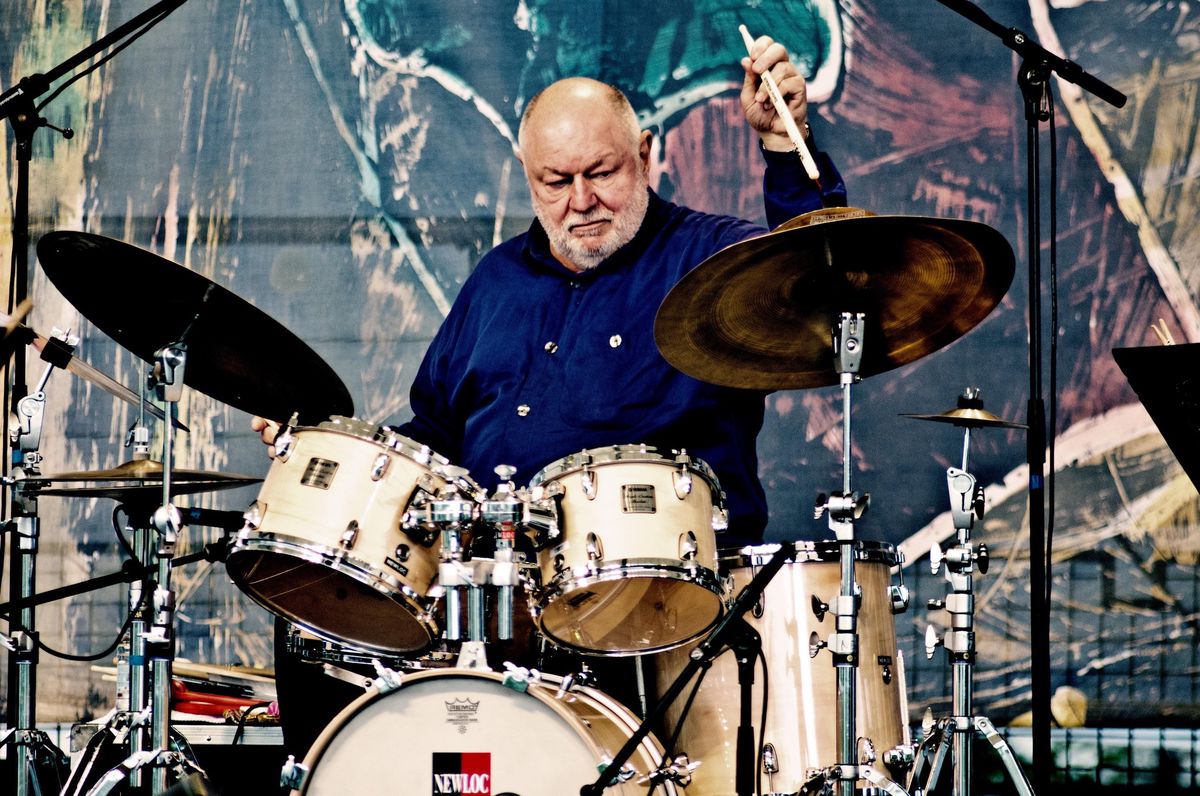 Daniel Humair, batteur suisse à la carrière historique, participe au festival lausannois.