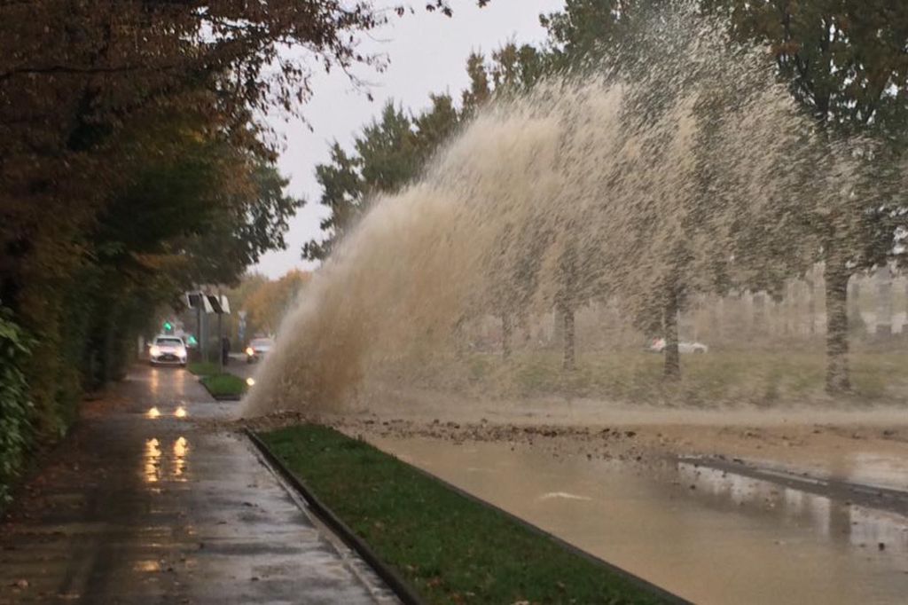 Rupture d'une canalisation à la route de Veyrier