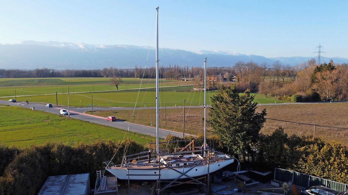 Raymond Jaunin, 80 ans, et «Va de bon cœur», son voilier de 17 mètres.