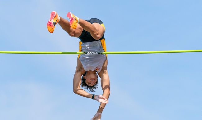 Armand Duplantis s’est de nouveau envolé dans le ciel dégagé de l’État forestier de l’Oregon.