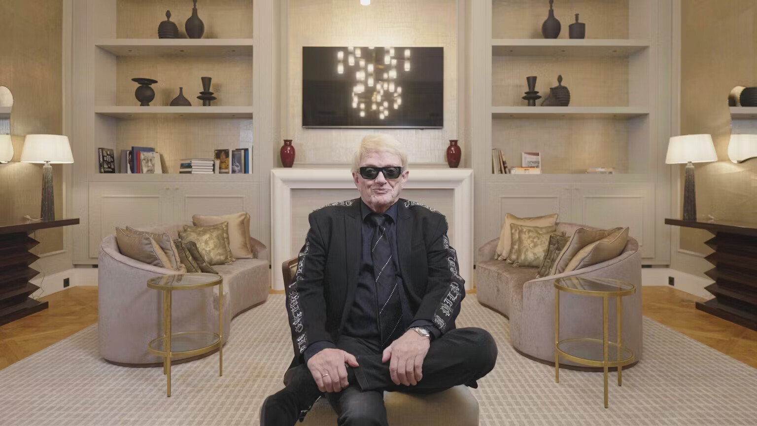 Doku über Heino: Die Schlagerikone mit der dunklen Sonnenbrille wirkt wie hinter Glas