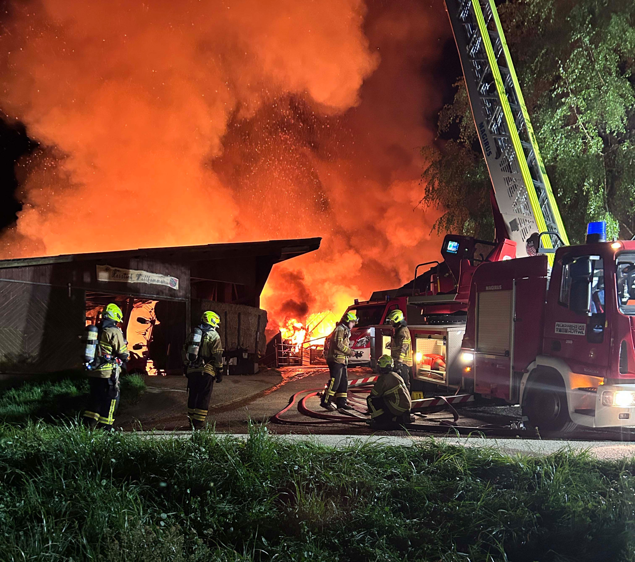 Fire in Gondiswil: Farmhouse completely destroyed by fire - five calves die