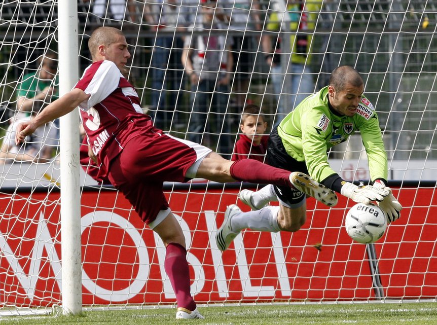 Der Schweizer Neuzuzug Pajtim Kasami war in einem Testspiel der US Palermo gleich dreimal erfolgreich. Im Rahmen des Trainingslagers in Bad Kleinkirchheim (Ö) erzielte der U17- Weltmeister beim 10:0-Erfolg über den lokalen Sechstligisten die Treffer zum 5:0, 6:0 und 9:0. Noch erfolgreicher als der Schweizer, der erst in der zweiten Halbzeit zum Einsatz kam, war Neuverpflichtung Massimo Maccarone mit vier Toren.
