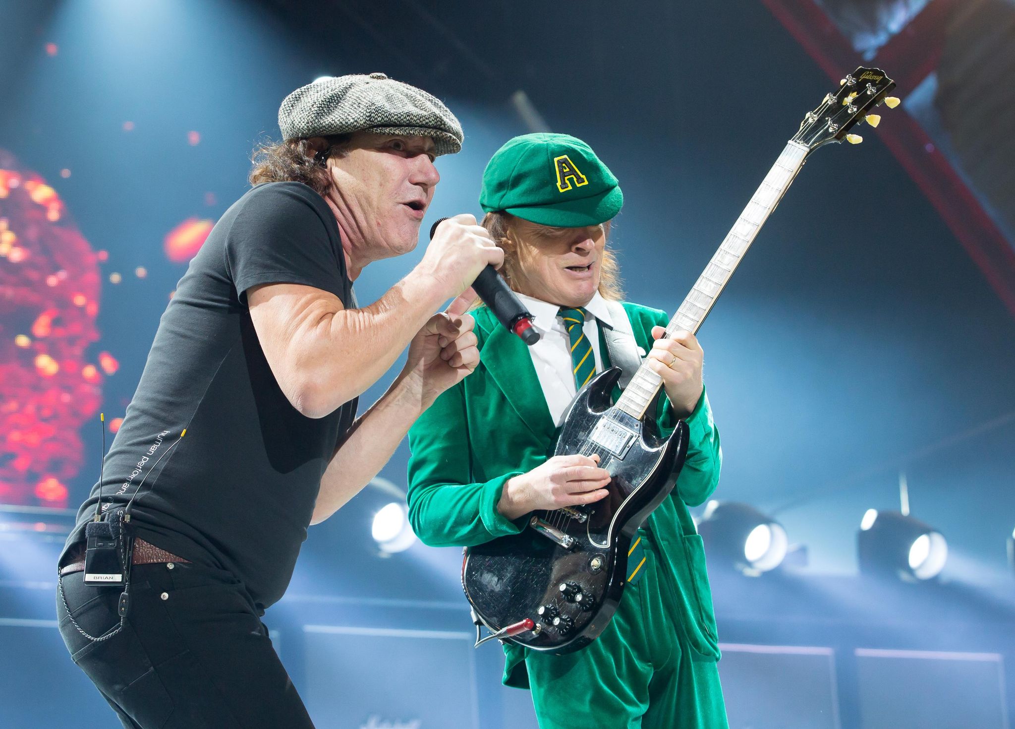Musique: Comment le chanteur d’AC/DC est parvenu à sauver son audition ...