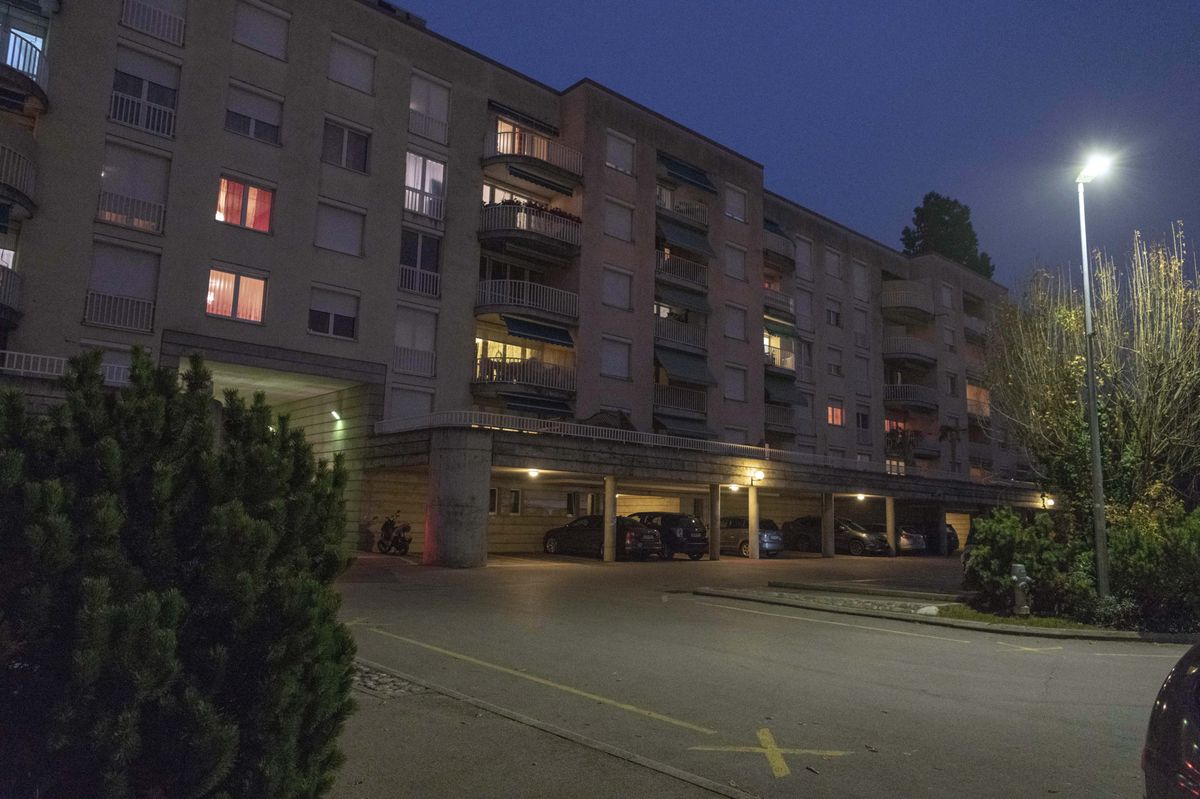 YVERDON-LES-BAINS LE 21 NOVEMBRE 2018.Devant l' immeuble au chemin de sous-bois 21.Lieu ou a eu le meutre d' une jeune femme par son ami.© (24 HEURES /Jean-Paul Guinnard)