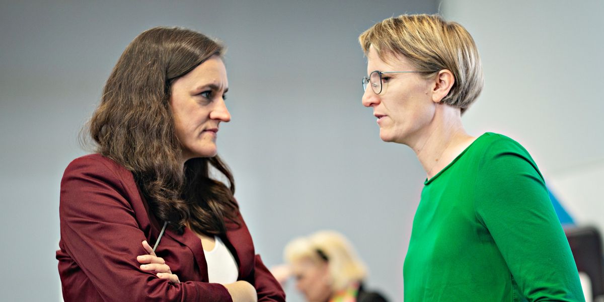 Selma l'Orange Seigo und Marionna Schlatter, aufgenommen am 23. Oktober 2023 im Walcheturm.

© Michele Limina