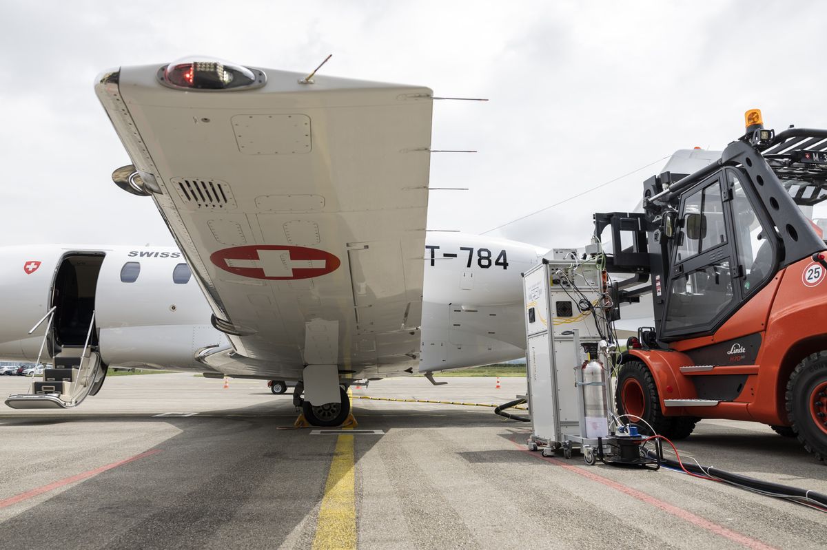 Les tests ont été effectués mardi et mercredi, sur un Cessna au sol. Les mesures ont été prises à la sortie du réacteur tournant du ralenti à la pleine puissance
