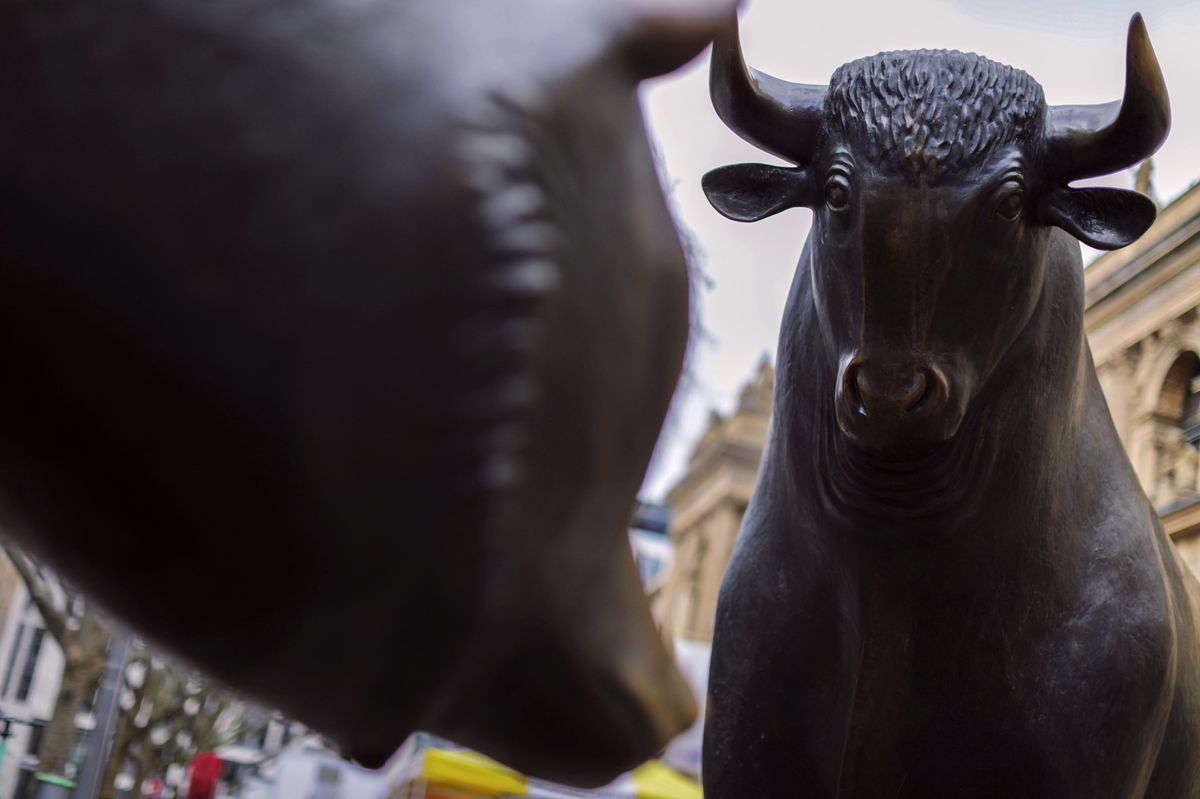 Bull and bear sculpture outside the Frankfurt Stock Exchange in Germany. Photographer: Alex Kraus/Bloomberg