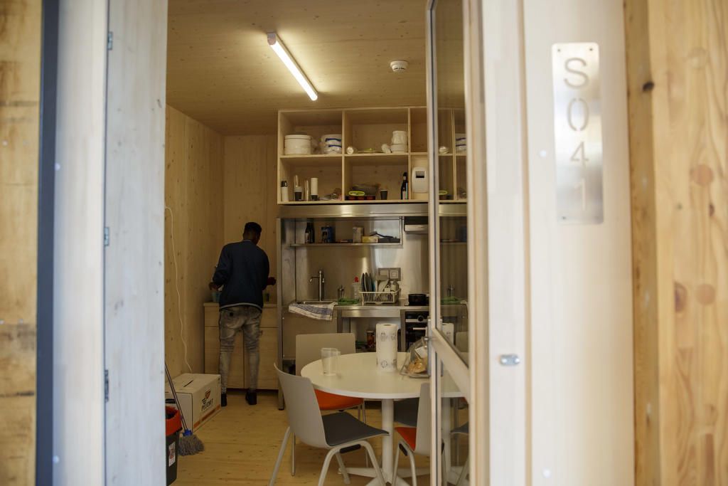 Tausende abgewiesene Aslysuchende leben in der Schweiz. Eine Studie der Eidgenössischen Kommission für Migration (EKM) zeigt: Ende 2017 lebten 8500 abgewiesene Asylsuchende von Nothilfe. Tausende abgewiesene Aslysuchende leben in der Schweiz. Eine Studie der Eidgenössischen Kommission für Migration (EKM) zeigt: Ende 2017 lebten 8500 abgewiesene Asylsuchende von Nothilfe.