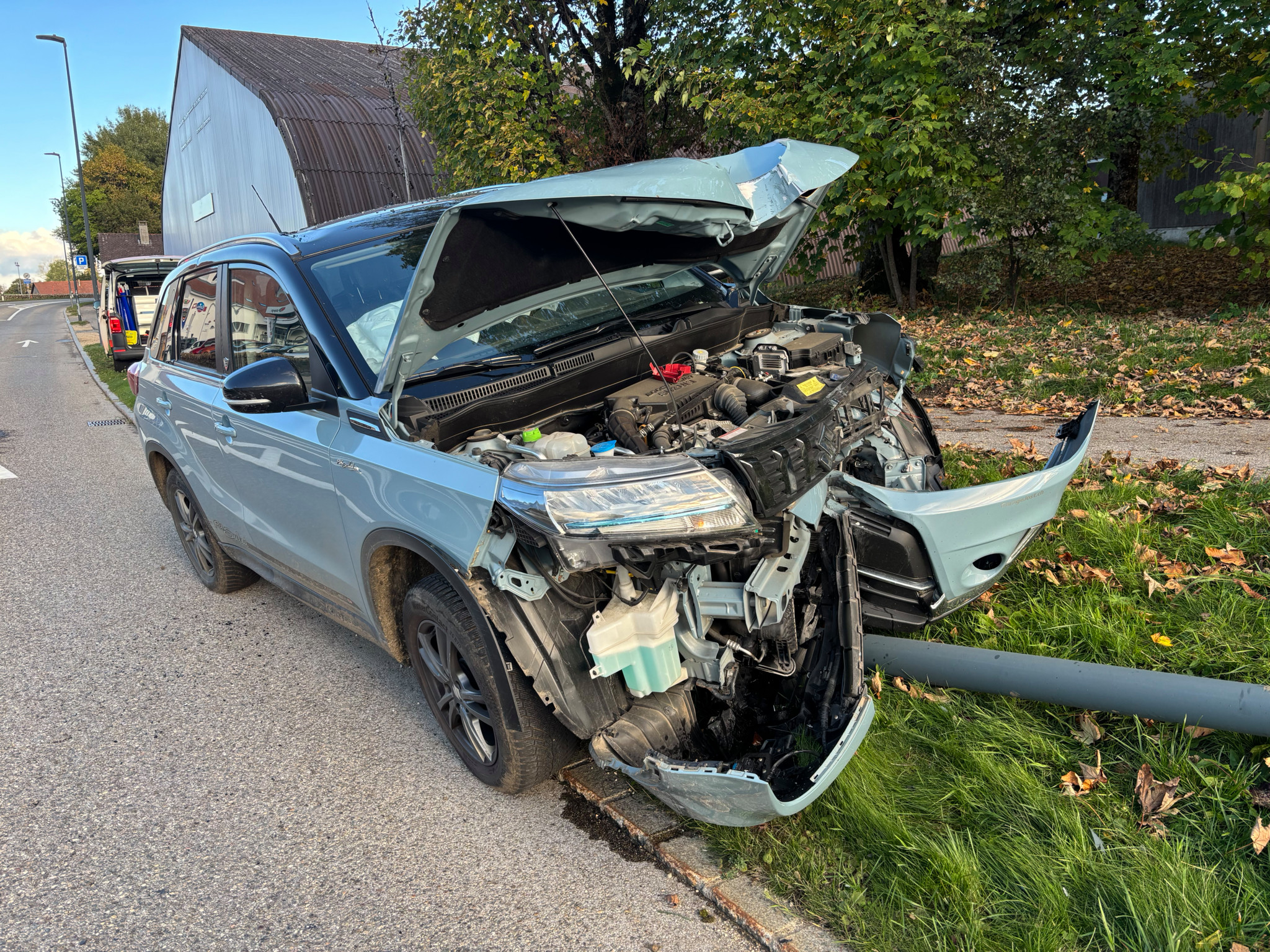 Accident à Saignelégier: Une voiture finit contre un candélabre, sa conductrice est indemne