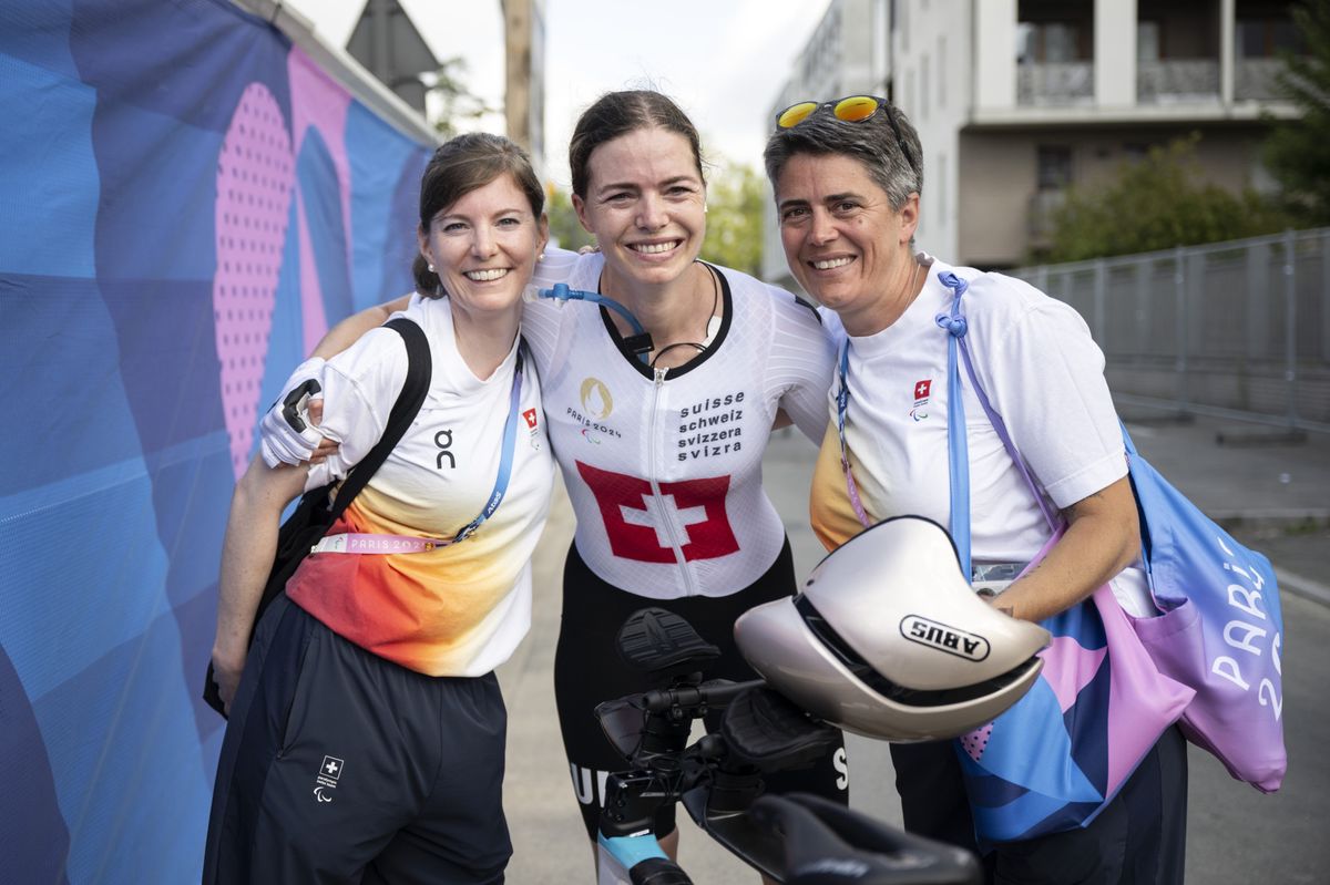 epa11583561 Celine van Till of Switzerland reacts after the Para Cycling Road Women's T1-2 Individual Time Trial in Clichy-sous-bois at the 2024 Paris Summer Paralympics Games in Paris, France, 04 September 2024.  EPA/ENNIO LEANZA