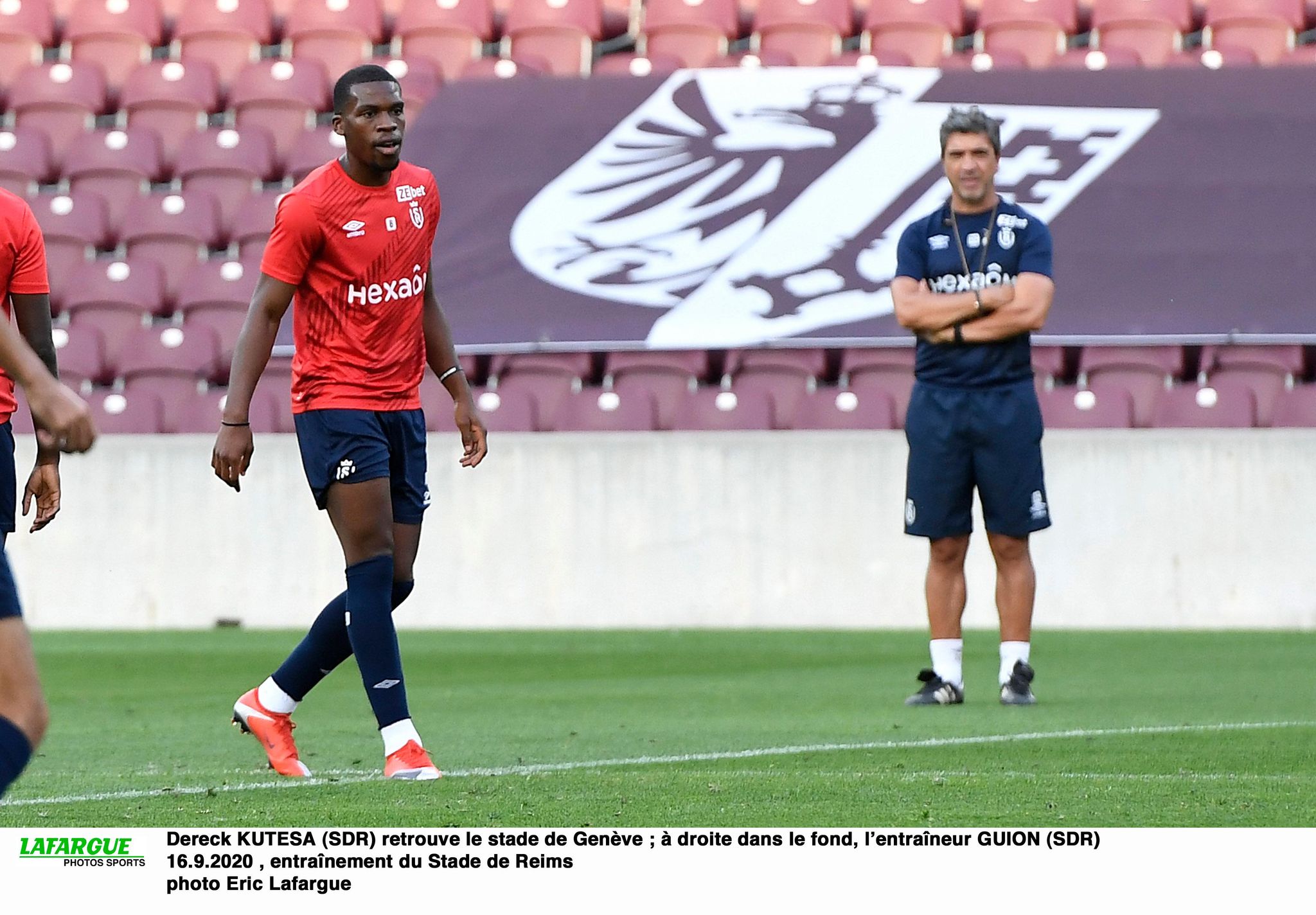 Dereck Kutesa s’est entraîné au Stade de Genève, sous l’œil de son entraîneur David Guion. Le Rémois est prêt à affronter Servette, son club formateur, ce jeudi soir dans le deuxième tour qualificatif pour l’Europa League.