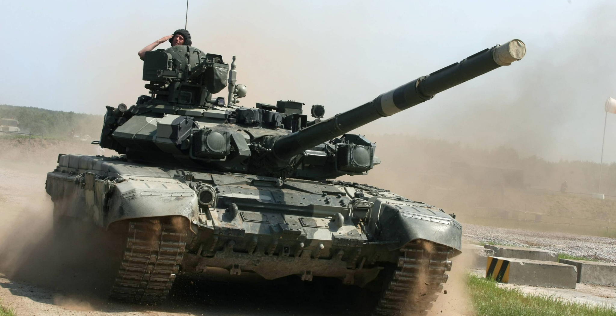 Die neuesten Panzer Putins in der Ukraine sind der T-90 (hier bei einer russischen Militärübung 2010) …