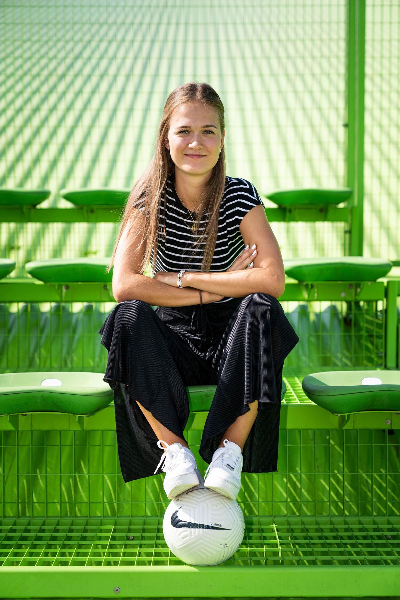Klischees entständen durch Unwissen, sagt die Profi-Fussballerin Lesley Ramseier.