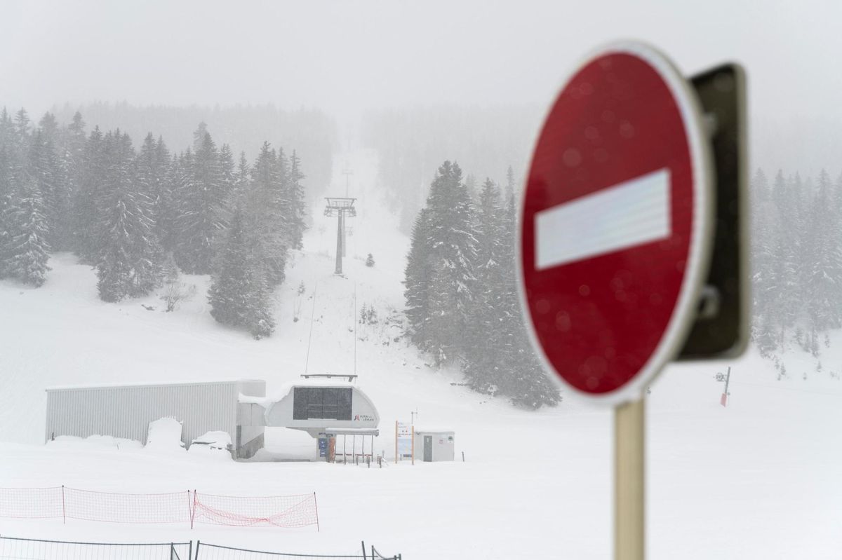 Le télésiège des Dappes pourra bientôt accueillir des skieurs, puisque ceux-ci peuvent à nouveau se parquer juste à côté.