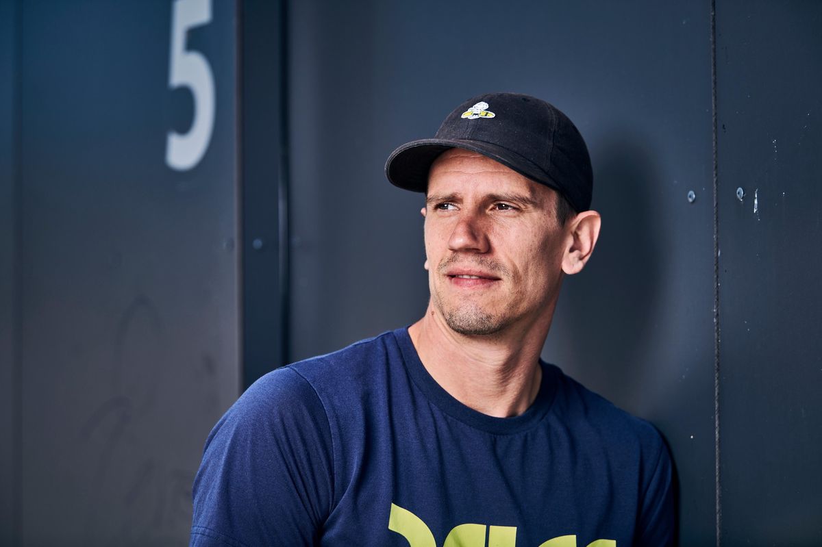 Andy Schmid prend la pose devant la Krauerhalle de Kriens. Le Lucernois espère terminer sa carrière avec la Suisse à l’Euro 2024.