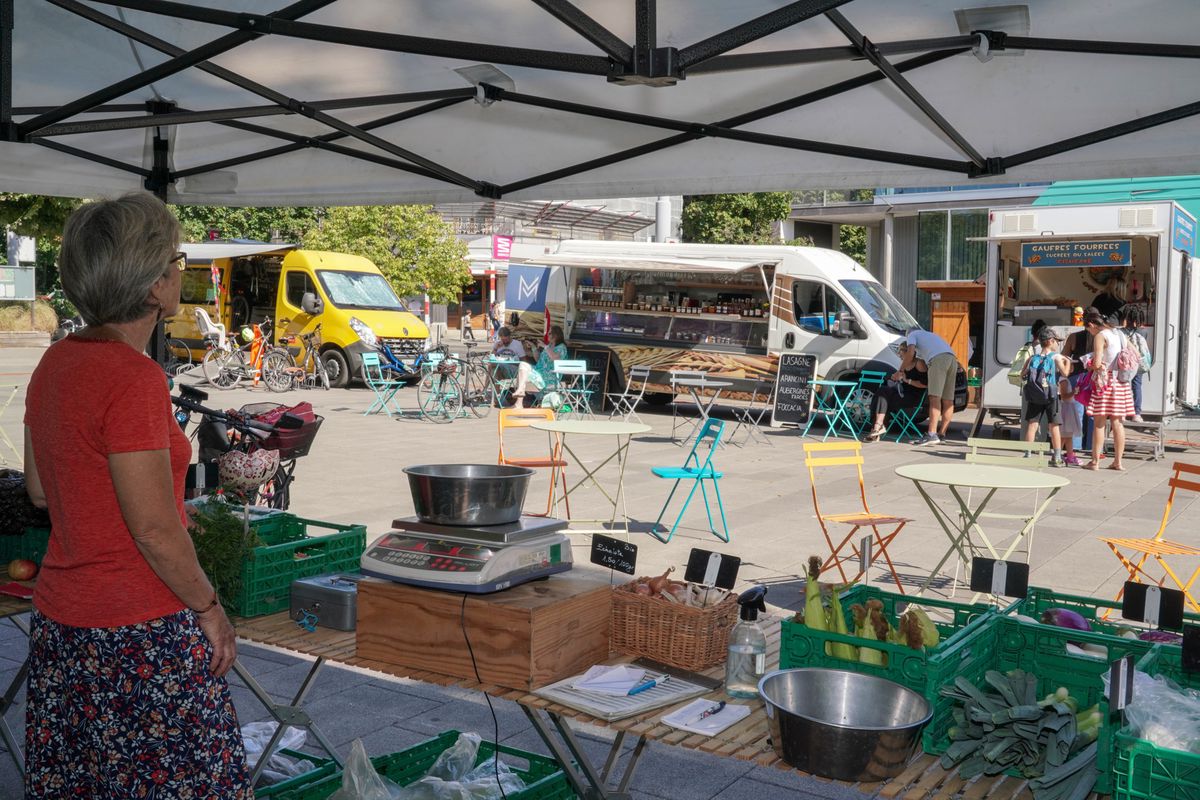 Chêne-Bougerie, le 27/08/2024 - Le marché de Chêne-Bourg qui se tient place Favre devrait  s'installé place de la Gare.